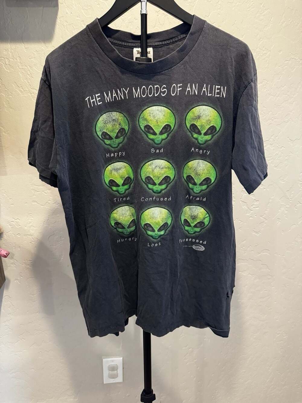 Vintage 1996 The Many Moods of an Alien T-Shirt Tennessee River Gold Size L